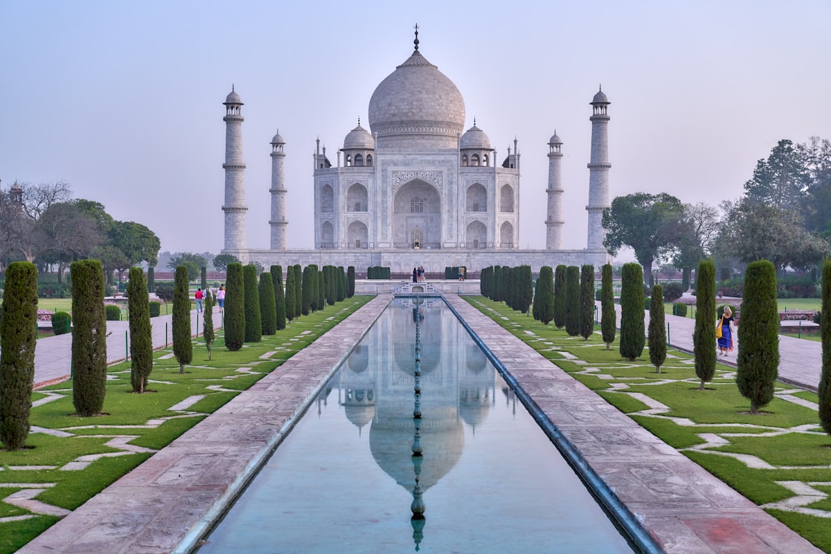 Daily Briefing (Apr 4): Talks Resume as Aid Convoys Move, Markets Watch Jobs Data